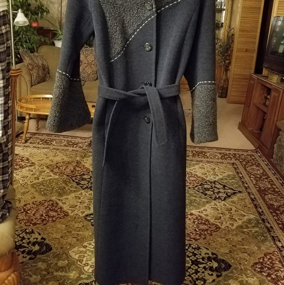 Long wool coat - Picture 2 of 3